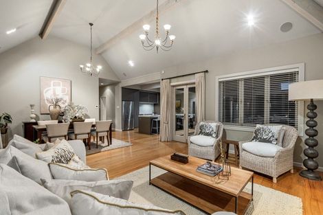 Photo of property in 247 Devonport Road, Tauranga, 3110