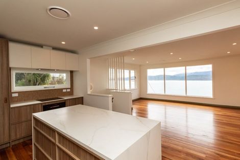 Photo of property in 71 Seatoun Heights Road, Seatoun, Wellington, 6022