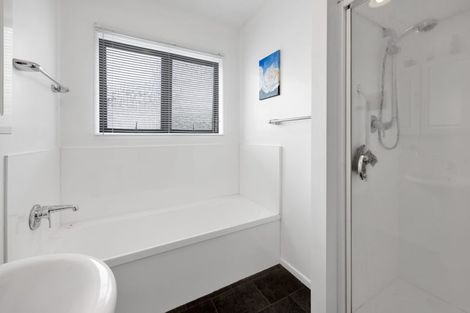 Photo of property in 8 Kowhai Street, Strandon, New Plymouth, 4312