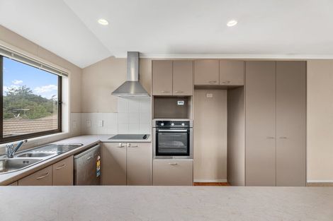 Photo of property in 92 George Deane Place, Greenhithe, Auckland, 0632