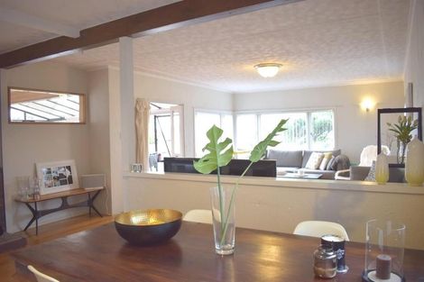 Photo of property in 2/6 Rothesay Bay Road, Rothesay Bay, Auckland, 0630