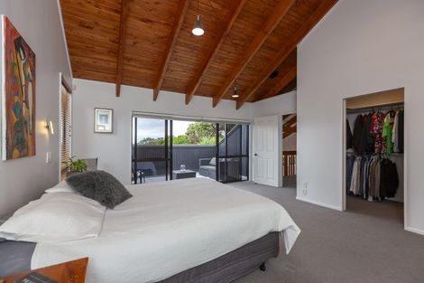 Photo of property in 20 Tiromoana Road, Raumati South, Paraparaumu, 5032