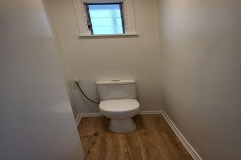 Photo of property in 4 Beazley Place, Glendene, Auckland, 0602