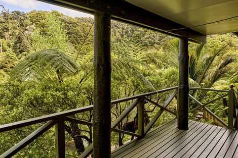 Photo of property in 126a Cheviot Road, Lowry Bay, Lower Hutt, 5013