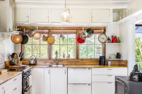 Photo of property in 98 Hanham Road, Kumeu, 0891