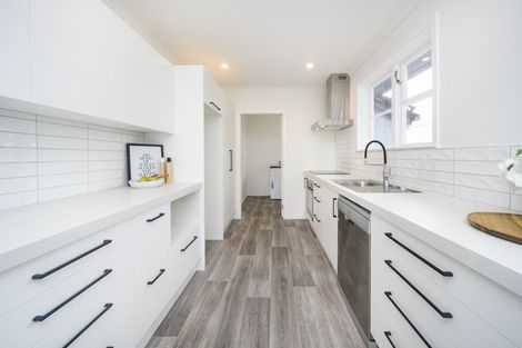 Photo of property in 12 Avon Terrace, Roslyn, Palmerston North, 4414