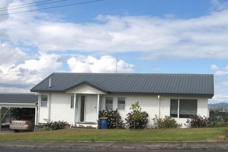 Photo of property in 107 Luckens Road, West Harbour, Auckland, 0618