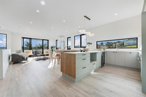 Photo of property in 25 Whakairo Crescent, Gulf Harbour, Whangaparaoa, 0930