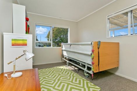 Photo of property in 2/1 Caribbean Drive, Unsworth Heights, Auckland, 0632