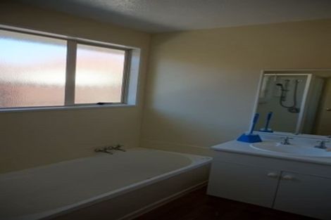 Photo of property in 3/2 Broadbent Street, Riccarton, Christchurch, 8041