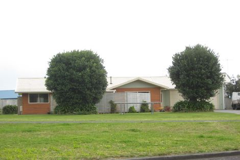 Photo of property in 18 Russell Drive, Oakura, 4314