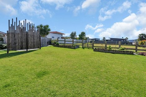 Photo of property in 9 Paradise Point Place, One Tree Point, 0118