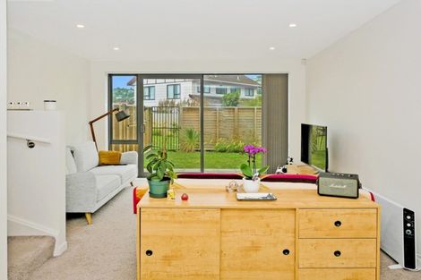 Photo of property in 2 Stone Street, Miramar, Wellington, 6022