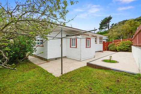 Photo of property in 40 Catherine Crescent, Paparangi, Wellington, 6037