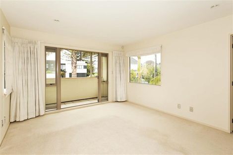 Photo of property in 8 Scarboro Terrace, Murrays Bay, Auckland, 0630