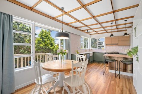 Photo of property in 5 Turville Crescent, Newlands, Wellington, 6037