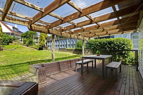 Photo of property in 32 Collins Avenue, Tawa, Wellington, 5028