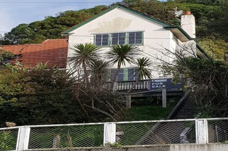 Photo of property in 44 Queens Drive, Lyall Bay, Wellington, 6022