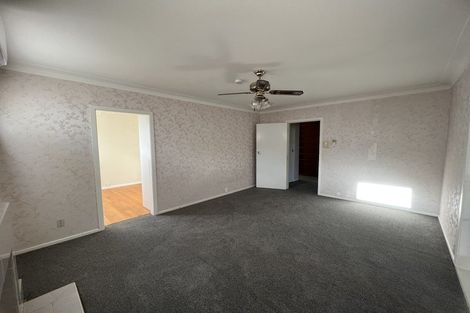 Photo of property in 9 Maunder Place, New Lynn, Auckland, 0600