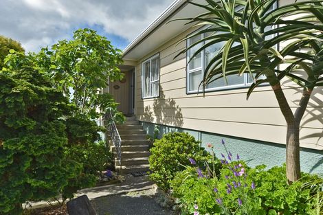 Photo of property in 30 Westview Grove, Miramar, Wellington, 6022