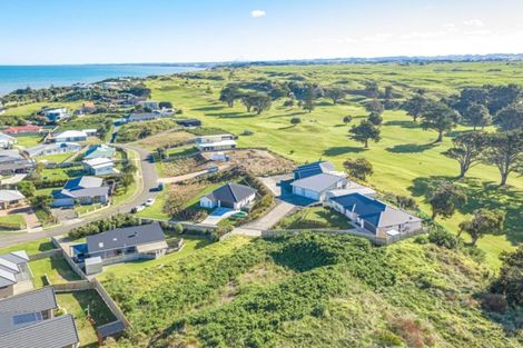 Photo of property in 37 Golf Vue Place, Castlecliff, Whanganui, 4501