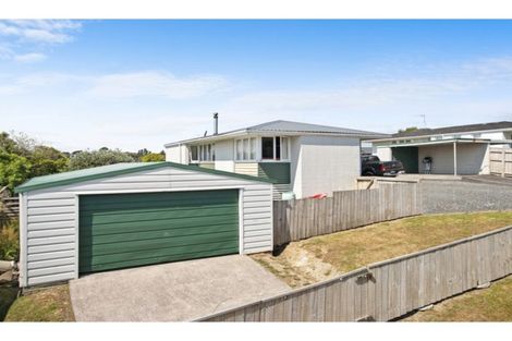 Photo of property in 4 Tawa Place, Waiuku, 2123