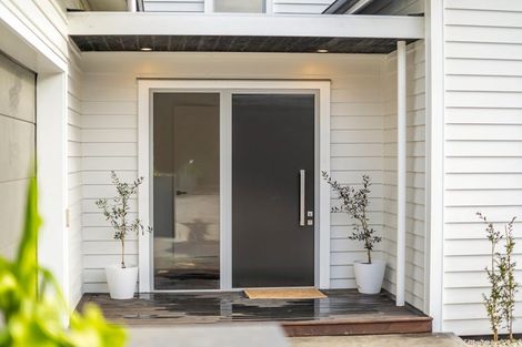 Photo of property in 5 Helm Place, Whitby, Porirua, 5024