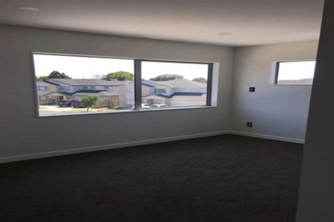 Photo of property in 2 Meritage Lane, Te Atatu South, Auckland, 0610