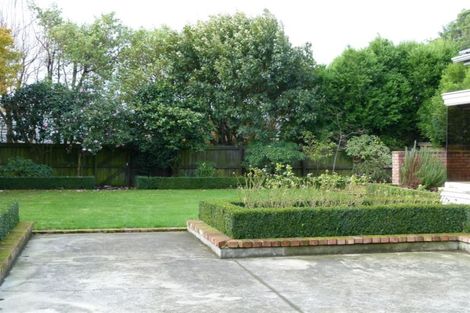 Photo of property in 17 Saint Andrews Square, Strowan, Christchurch, 8052