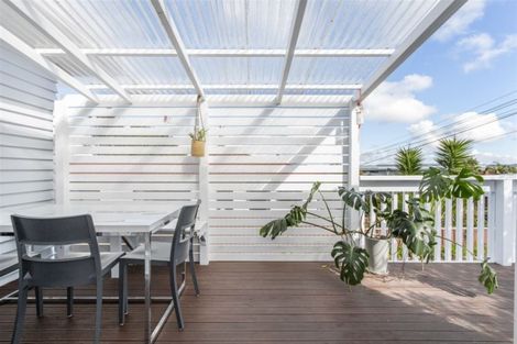 Photo of property in 24 Sylvan Crescent, Te Atatu South, Auckland, 0610