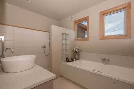 Photo of property in 1 Peak View Ridge, Wanaka, 9305