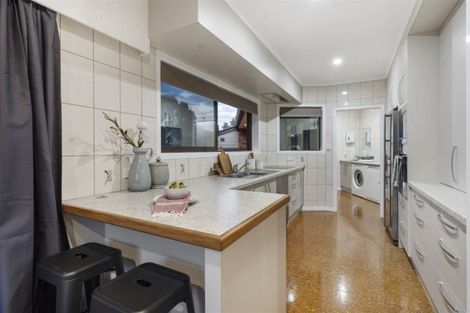 Photo of property in 37 Parkhill Road, Mellons Bay, Auckland, 2014