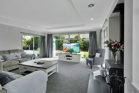 Photo of property in 6 Freebairn Street, Redwood, Christchurch, 8051