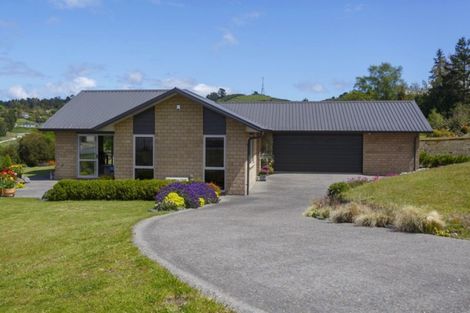 Photo of property in 50 Loch Views Road, Acacia Bay, Taupo, 3385