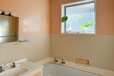 Photo of property in 48 Oldwood Street, Bishopdale, Christchurch, 8053