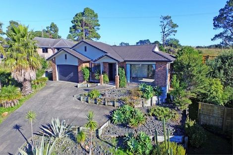 Photo of property in 45 Roberta Crescent, Orewa, 0931