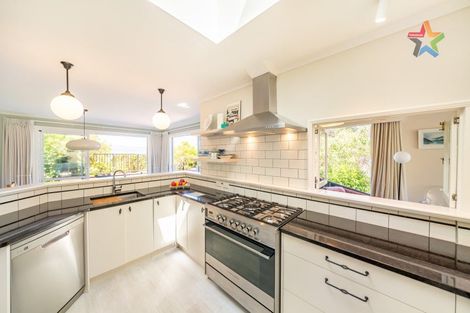 Photo of property in 30 Korokoro Road, Korokoro, Lower Hutt, 5012