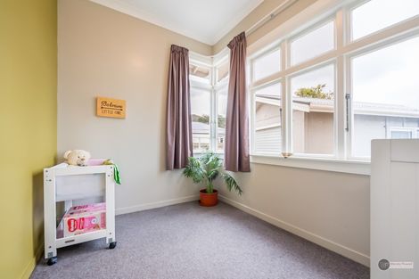 Photo of property in 1/125 Upper Fitzherbert Road, Wainuiomata, Lower Hutt, 5373