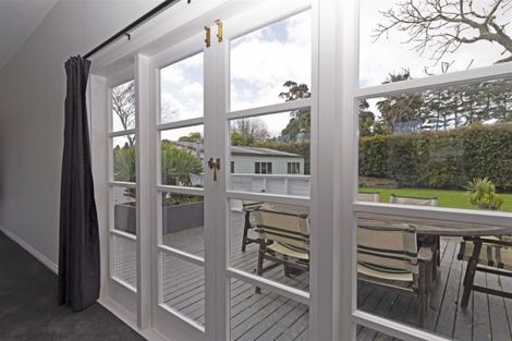 Photo of property in 25 Taupaki Road, Taupaki, Henderson, 0782