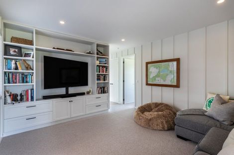 Photo of property in 16 Durmast Place, Kinloch, Taupo, 3377