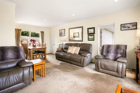 Photo of property in 2 Gendo Avenue, Henderson, Auckland, 0612