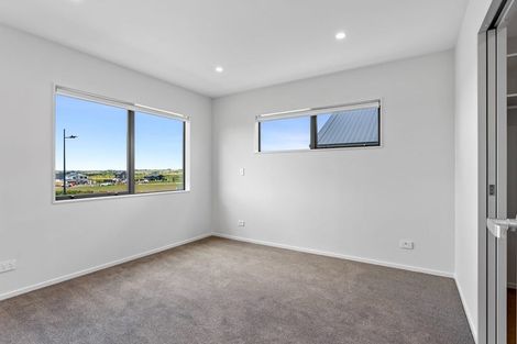 Photo of property in 31 Parkmore Drive, Rosehill, Papakura, 2113