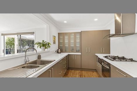 Photo of property in 24 La Rosa Street, Green Bay, Auckland, 0604