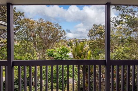 Photo of property in 2/16 Mistletoe Place, Browns Bay, Auckland, 0630