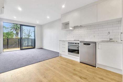 Photo of property in 6/1 Fruitvale Road, New Lynn, Auckland, 0600