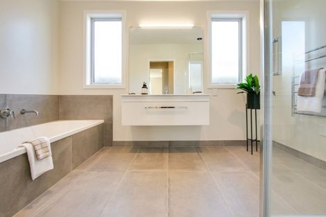 Photo of property in 14 Ruahine Road, Poraiti, Napier, 4112