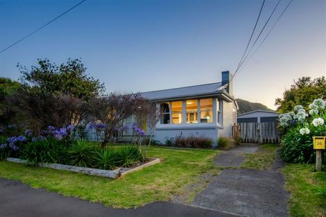 Photo of property in 26 Te Miti Street, Paekakariki, 5034