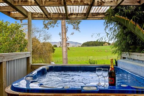 Photo of property in 979 Kaipara Flats Road, Kaipara Flats, Warkworth, 0984