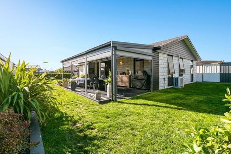 Photo of property in 58 Butterworth Crescent, Papamoa Beach, Papamoa, 3118