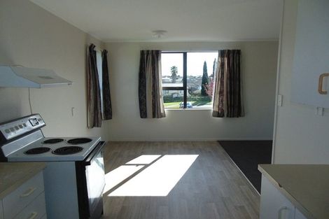 Photo of property in 1/8 Myna Place, Weymouth, Auckland, 2103